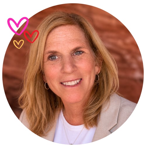 Lori Circle Headshot
